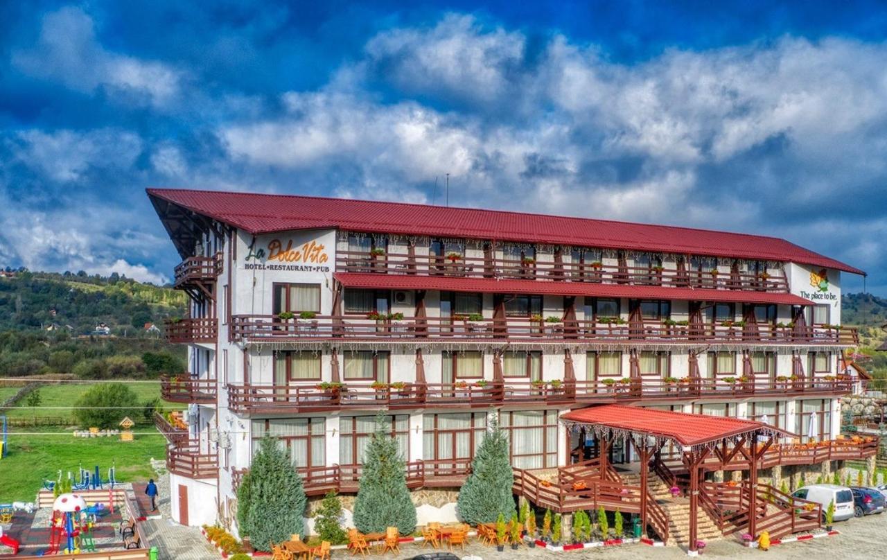 Hotel La Dolce Vita Zărneşti Exterior foto
