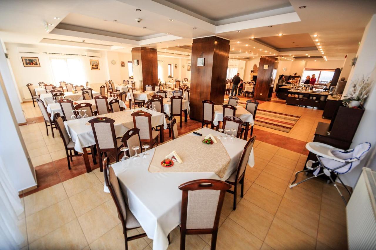 Hotel La Dolce Vita Zărneşti Exterior foto
